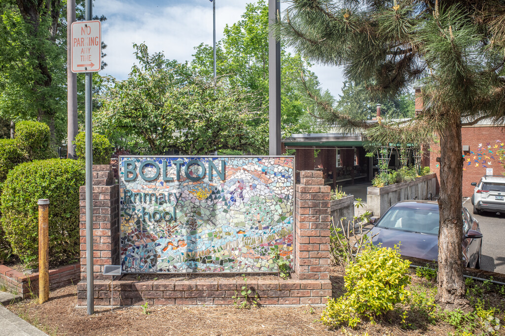 The Sign for Bolton Primary School
Bolton Primary School, a 
Public Pre-K & Elementary School in 
Bolton, West Linn OR