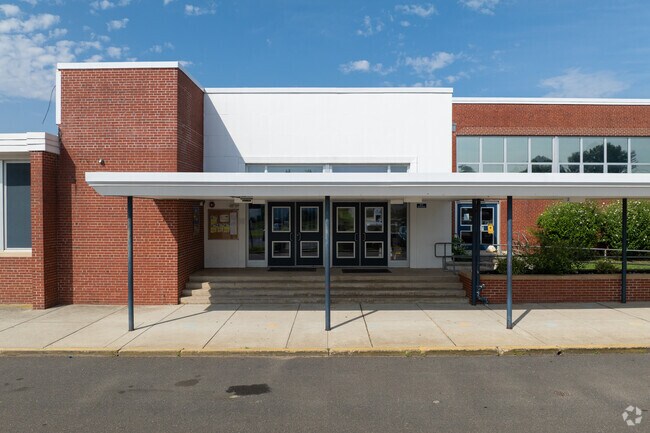 Magowan Elementary School serves students from 1st-4th grade.