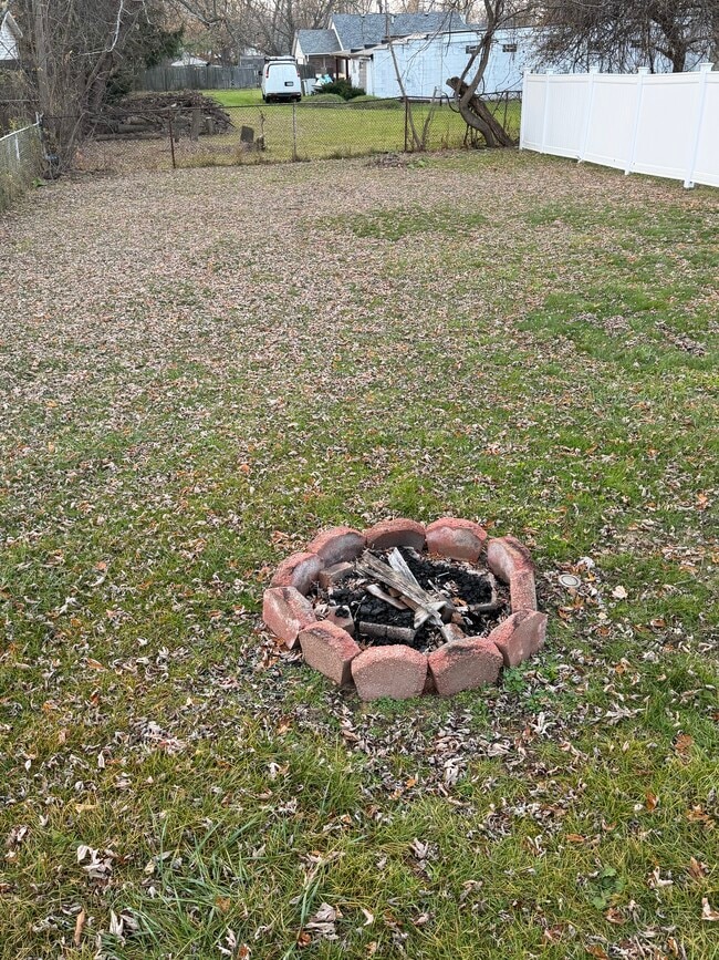 650 Sherman St, Geneva, OH 44041 - photo 4