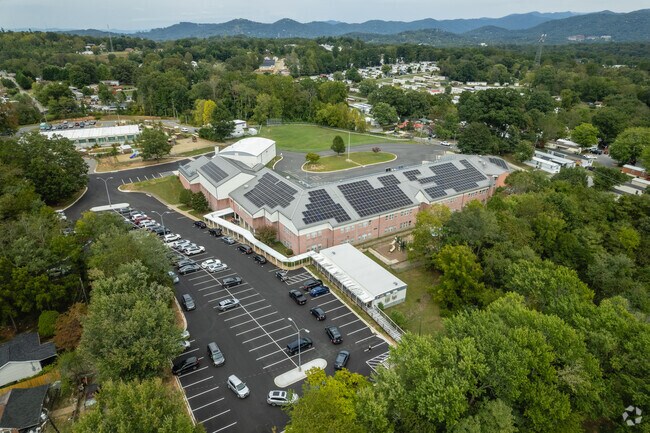 There are many athletic programs at the Emma Elementary School.