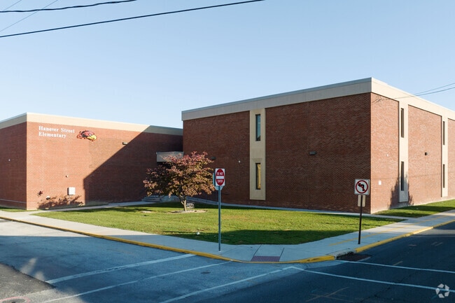 Hanover Street Elementary School has a student-teacher ratio of 14 to 1.