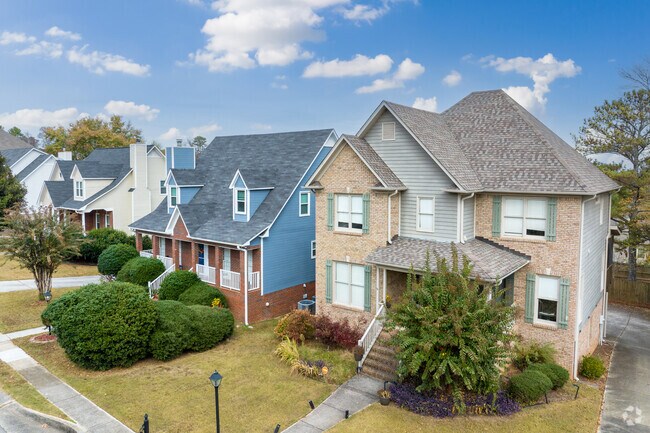 Tall craftsman style houses are common in Bluff Park.