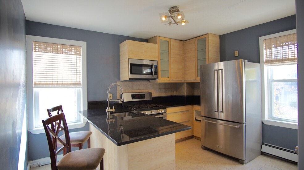 143 Sutton St unit 2, Providence, RI 02903 - photo 1