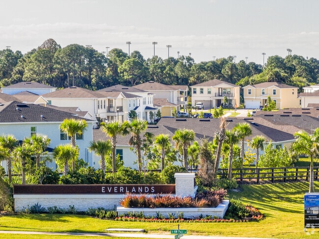 A suburban neighborhood in Edgewood at Everlands near the St. Johns Heritage Bridge.