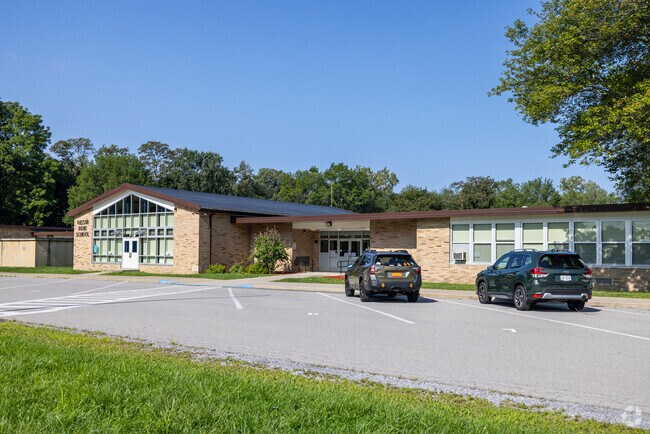 Your kids will enjoy learning in the inspiring atmosphere of Vassar Road Elementary School.