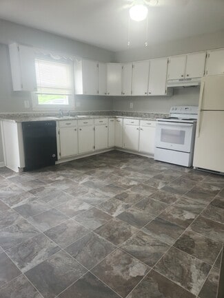 3373 Van Dyke Rd Unit 1, Almont, MI 48003