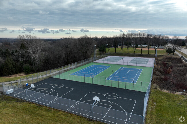Falcon Ridge Middle School also has basketball & tennis courts.