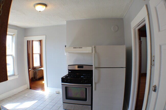49 Brownell Ave unit 2, Hartford, CT 06106 - photo 4