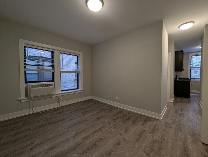 711 W Brompton Ave unit 711-49, Chicago, IL 60657 - photo 1