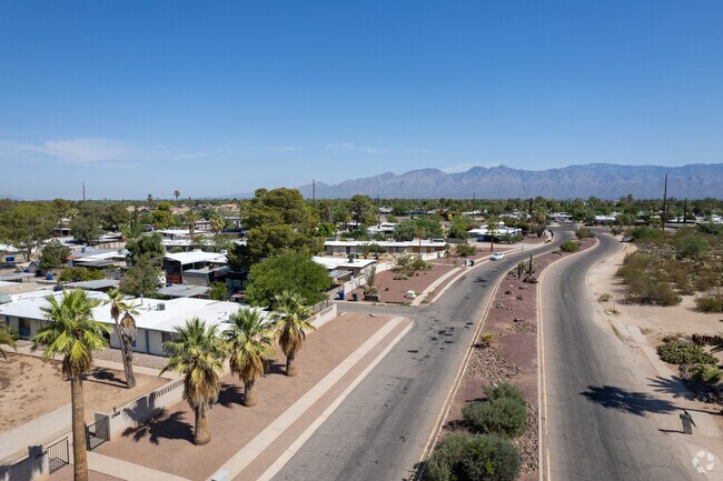 The Groves Lincoln Park neighborhood offers quiet living on the edge of the inner city.