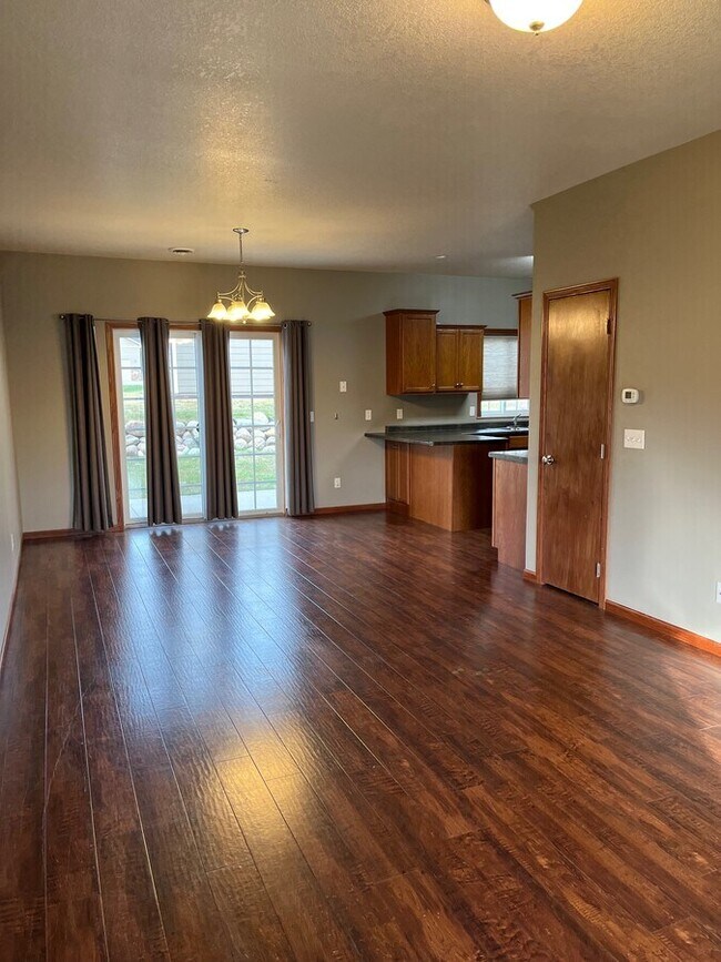 1501 N Grove Place, Watertown, SD 57201 - photo 2