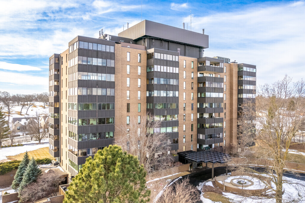 About Park Fleur Condominiums, Des Moines IA HOAs, Reviews, Amenities