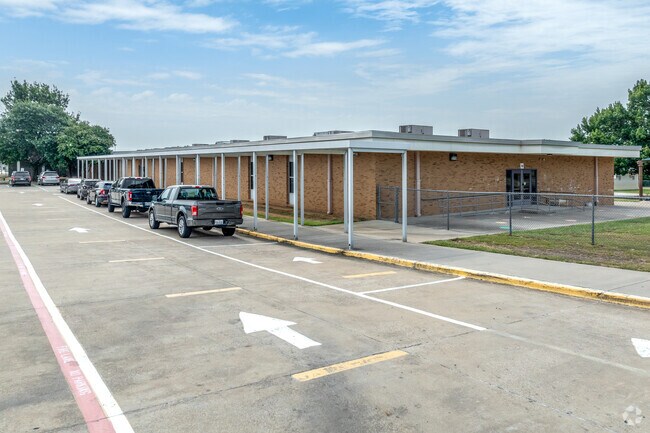 Westcreek Elementary School drop off and pick up is an easy line to navigate.