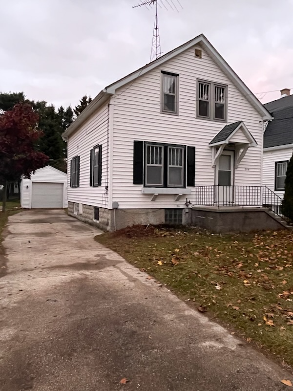 2116 13th St, Two Rivers, WI 54241
