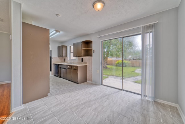 1212 Kennerly Rd, Jacksonville, FL 32216 - photo 2