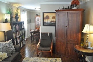 107 S Iris St, Alexandria, VA 22304