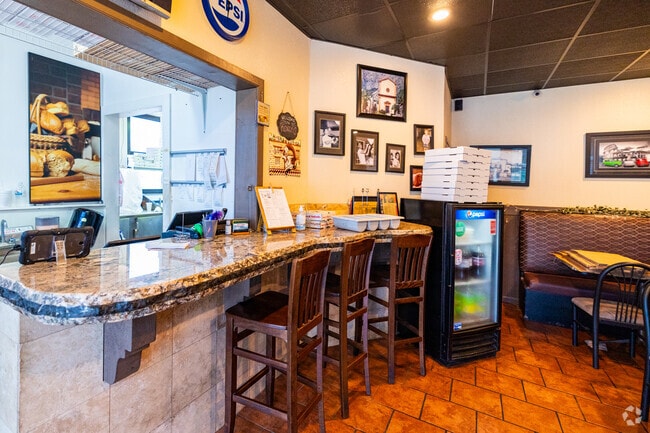 Rocco's Pizza offers Midtown Springfield residents a local stop for pasta and pizza.