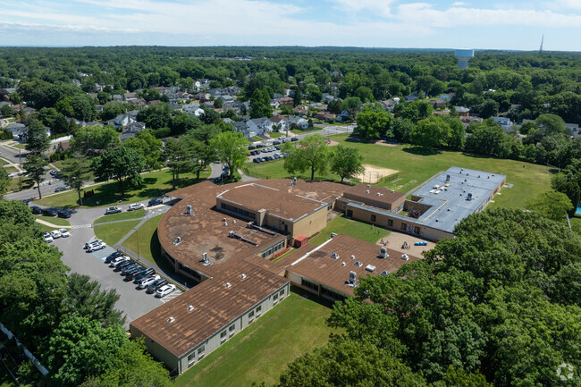 Village Elementary School in Syosset  is ranked #5 among NY elementary schools.
