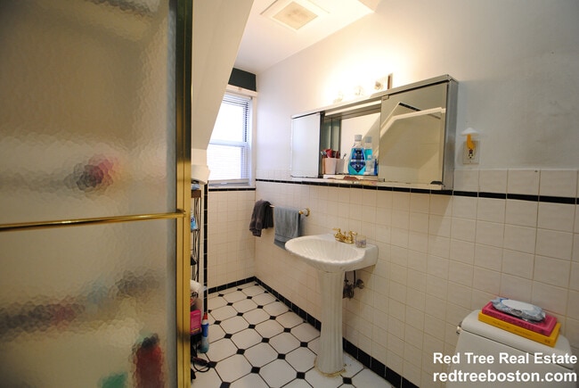 1678 Beacon St, Brookline, MA 02445 - photo 7