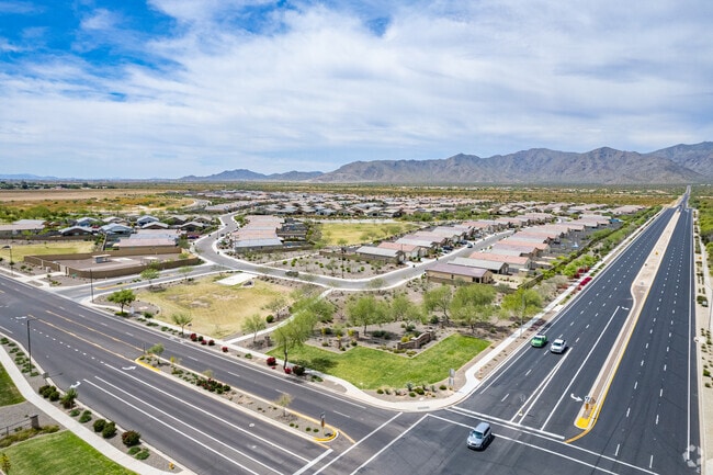 Beautiful Cactus Community with Majestic White Tank Mountain Views: Discover the Perfect Combination of Scenic Beauty and Cozy Community Living.