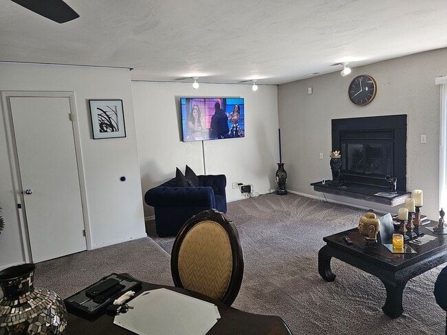 710 Waters Dr, Virginia Beach, VA 23462 - photo 3