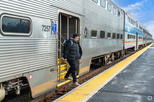 Central Zion has access to the Metra train making commutes to downtown Chicago a breeze.