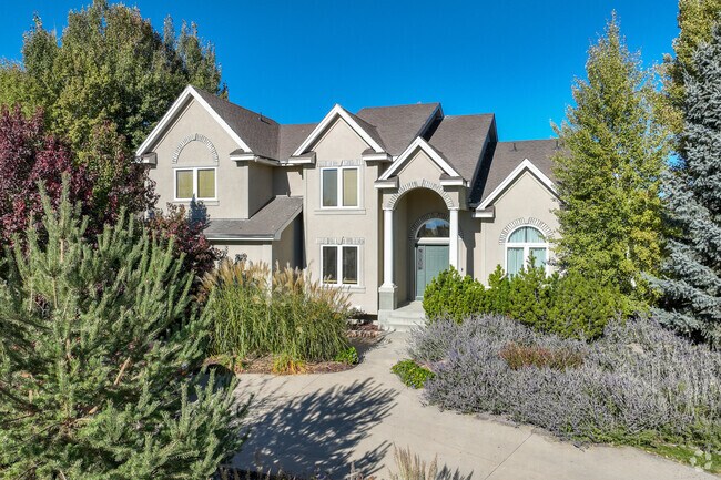 Fossil Lake Ranch homes often feature large lots and mountain views.