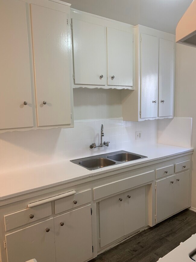 8200 Owensmouth Ave unit 6, Los Angeles, CA 91304 - photo 4