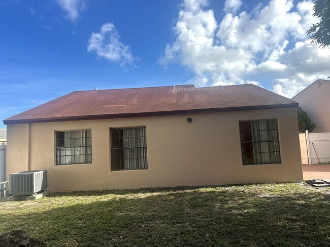 2441 SW 82nd Ave, Miramar, FL 33025 - photo 6