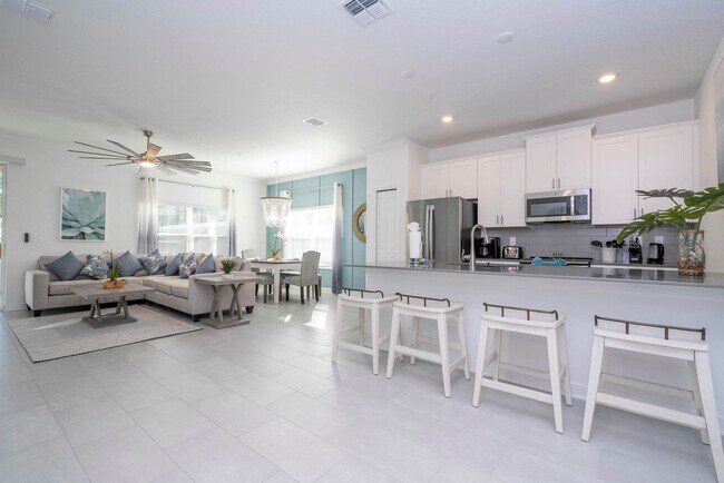 2501 Reading Trail unit ID1038612P, Kissimmee, FL 34746 - photo 2