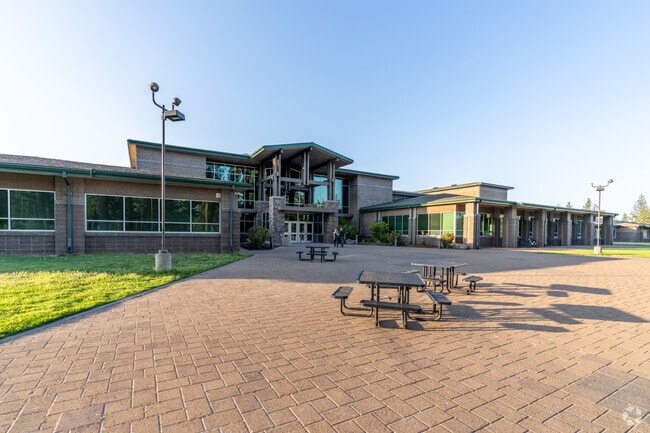 Sisters High School serves residents of Sisters, Oregon.
