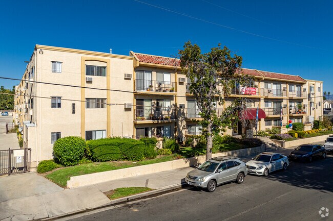 Park Merridy, Northridge, CA 91325 - photo 2