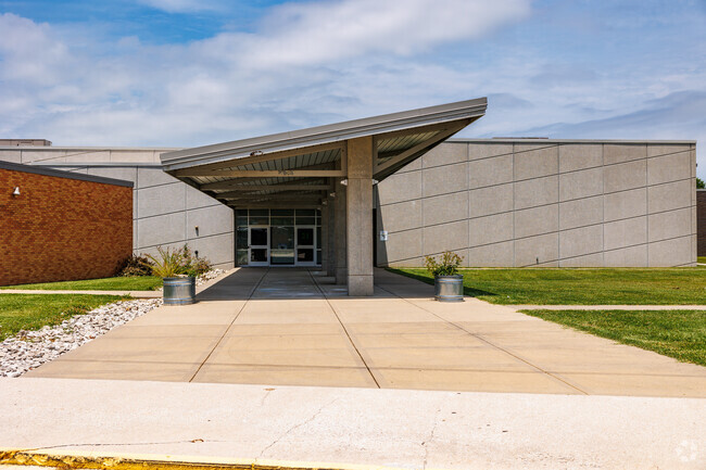 Marshfield Junior High School is located in a building in north east Marshfield.