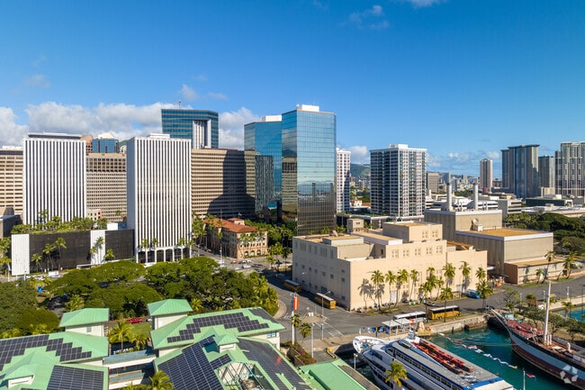 Downtown Honolulu is a short drive from Pearl City during off-peak hours.