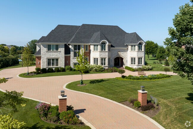 South Barrington neighborhoods feature private homes with ample driveways.