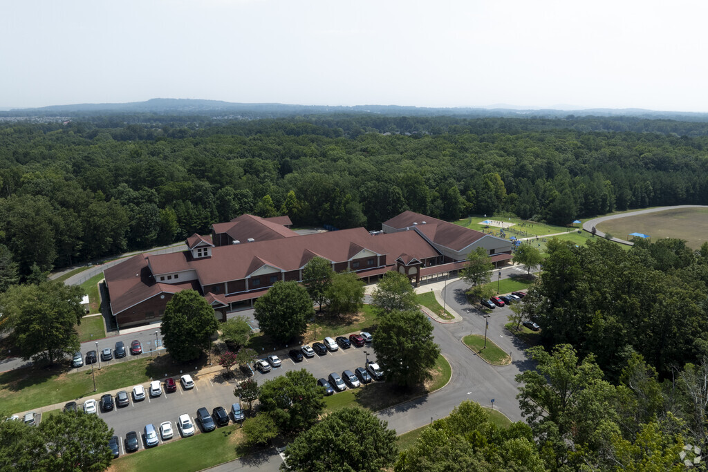 Full campus of Heritage Elementary in Madison Alabama.