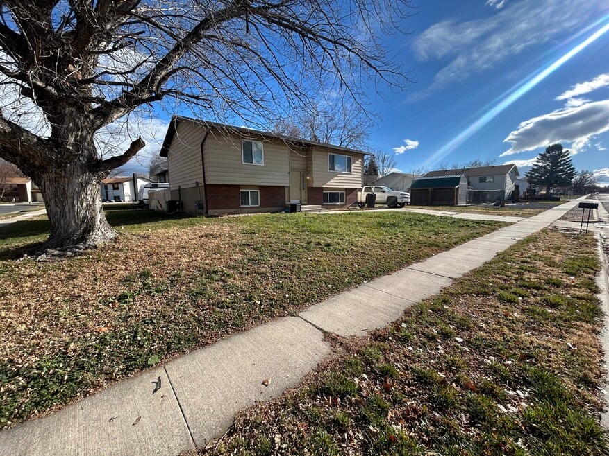 1184 N 575 W, Clearfield, UT 84015 - photo 1