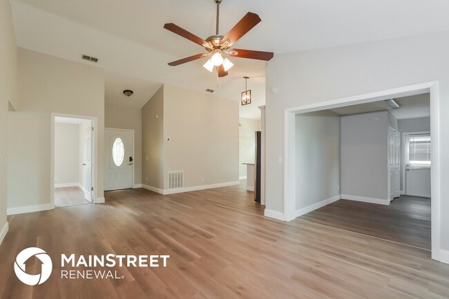 304 Sir Lawrence Dr, Sanford, FL 32773 - photo 2