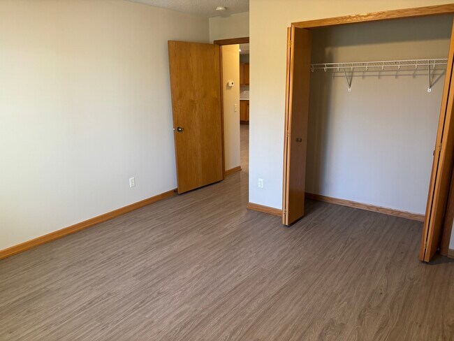 323 Williamsburg Plaza unit D, New Richmond, WI 54017 - photo 5