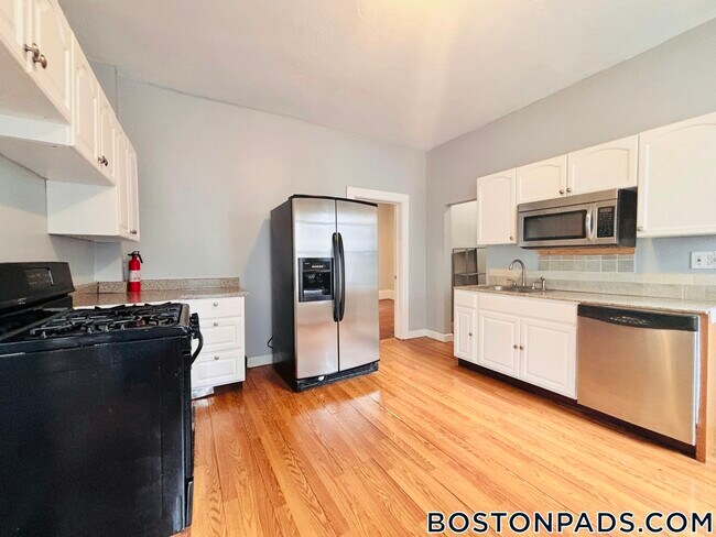 52 Harvest St unit 1, Dorchester, MA 02125 - photo 4