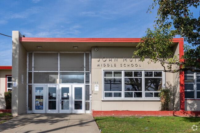 John Muir Middle School is an above average, public school located in San Leandro.