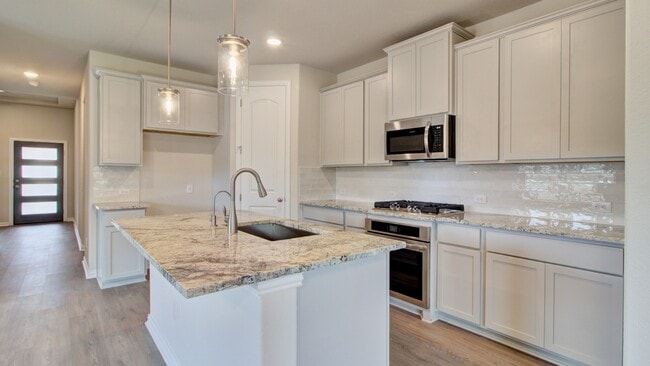 820 Little Pebble, New Braunfels, TX 78130 - photo 2