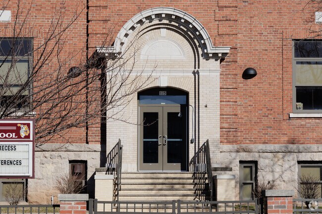 47% of students at Mckenzie School in East Rutherford, NJ are proficient in reading.