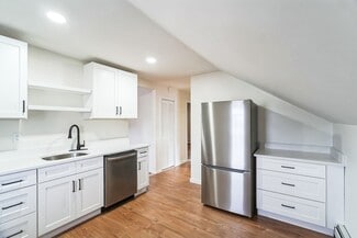 23 Slade St, Pawtucket, RI 02861