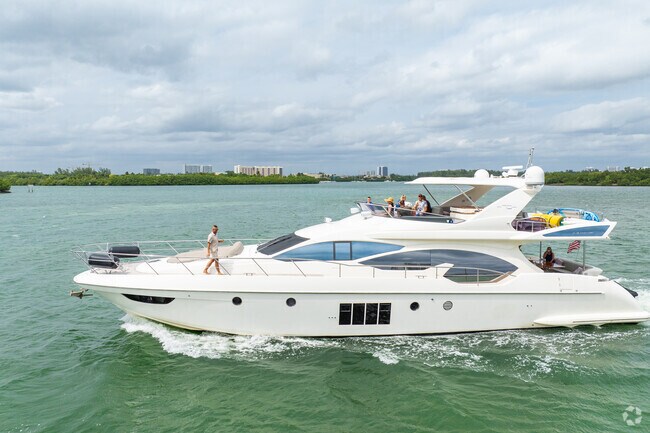 Spend your days in Biscayne Bay.