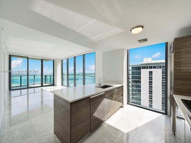 Icon Bay unit 3608, Miami, FL 33137 - photo 2