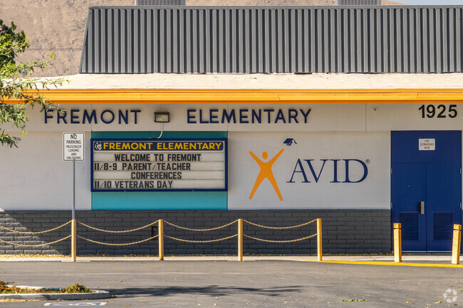 Fremont Elementary School scores a B- on Niche.