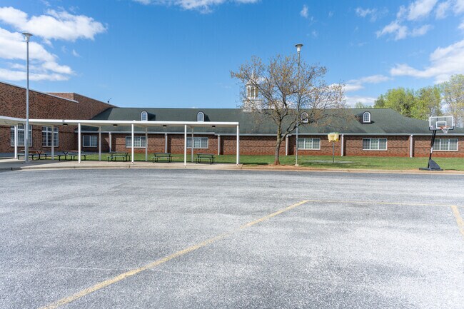 ASU Academy at Middle Fork has about 274 students in grades K-5.