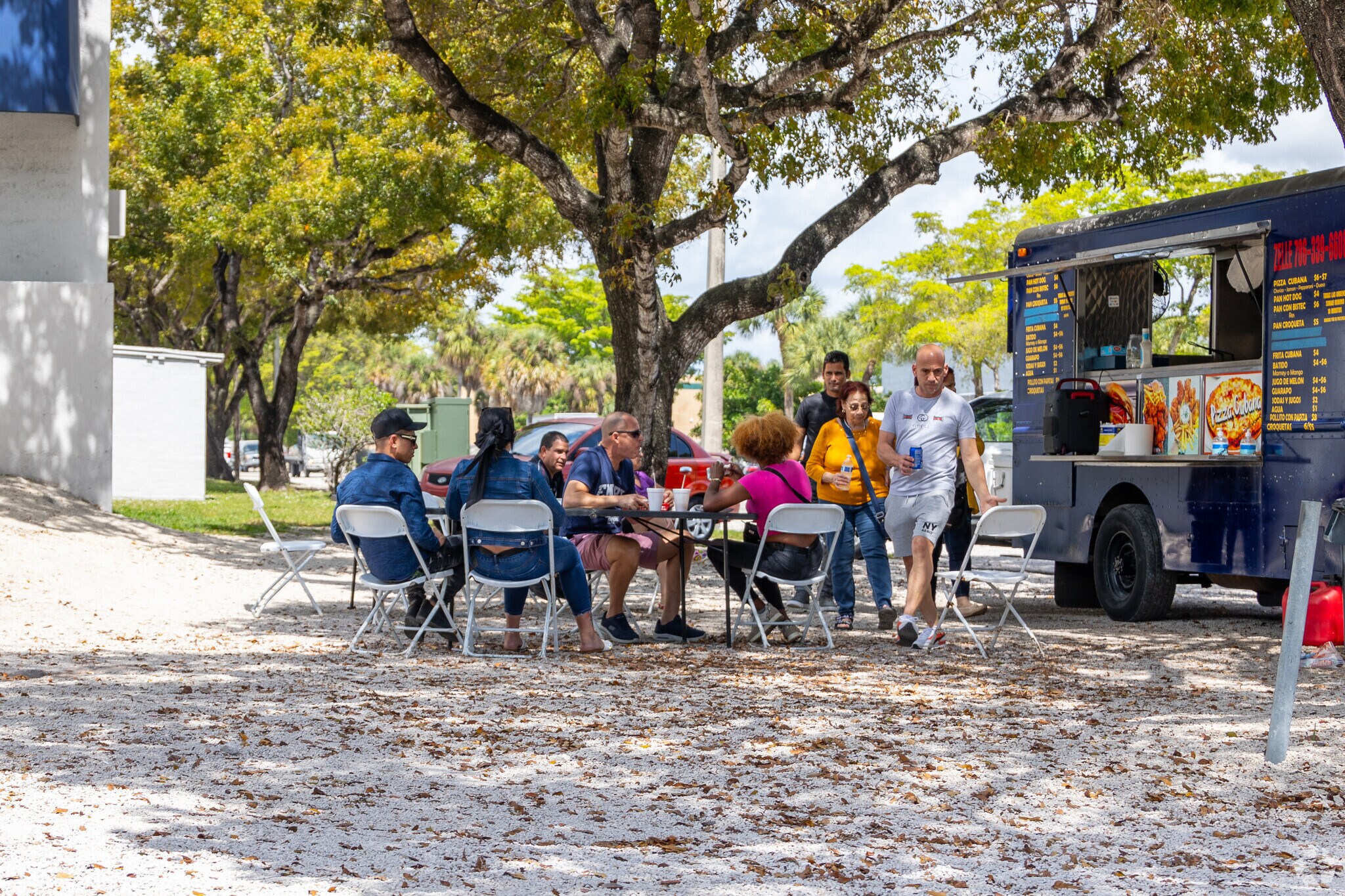 Around the commercial side of Palmetto Lakes neighborhood you can find various food trucks.