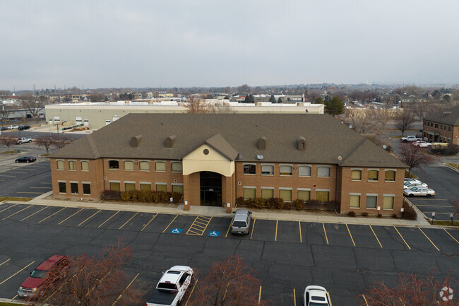 Aerial view of the Atherian eAcademy located in the American Fork neighborhood.